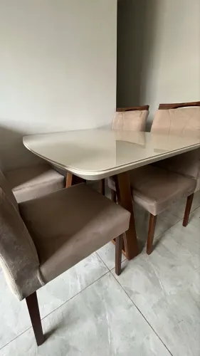 MESA DE JANTAR + 4 CADEIRAS ESTOFADAS