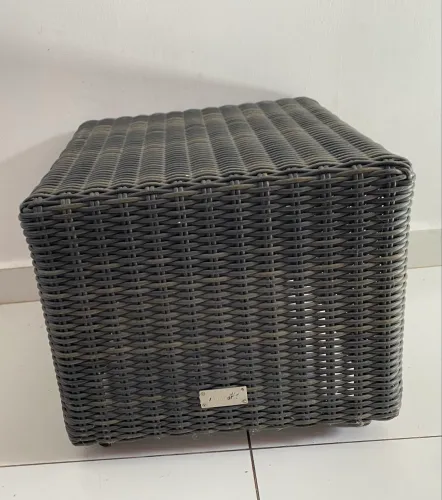 Banquinho de rattan importado - ótimo estado