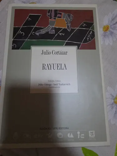 Livro Rayuela - Júlio Cortazar 