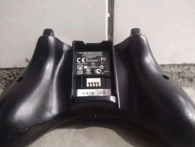 Controle de Xbox 360 nunca aberto e funcionando.