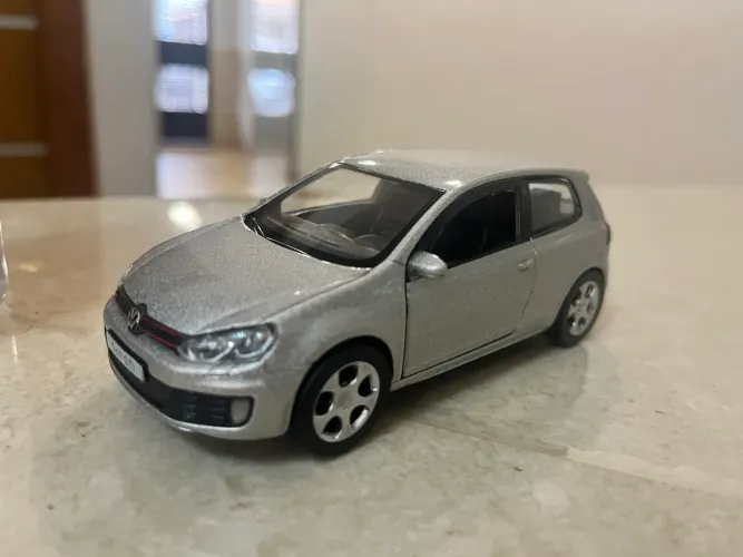 Miniatura de metal Golf GTI 6 prata