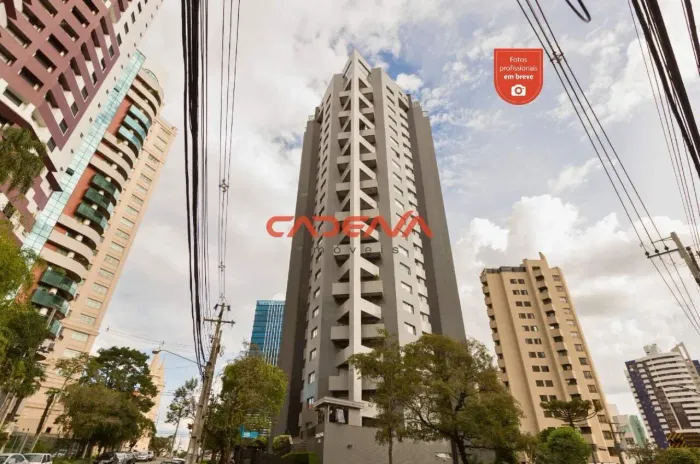 Apartamento com 3 quartos e 1 vaga à venda no Juvevê