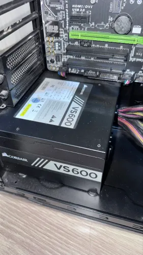 Fonte Corsair 600W 80 Plus