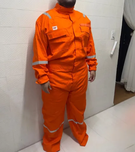 Macacão laranja RF