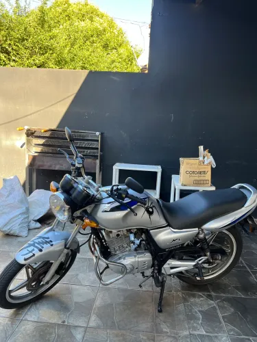 vende-se Suzuki yes 125