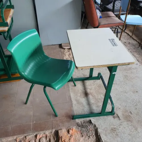 Mesa e Cadeira Escolar Juvenil Usada