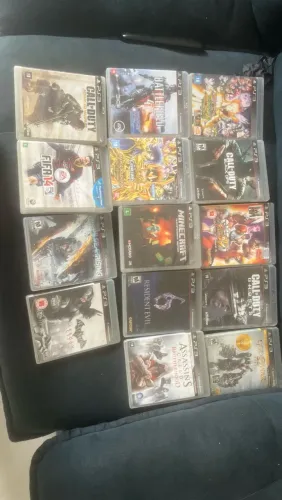 Vendo ps3 desbloqueado com dois controles e 15 jogos de cd