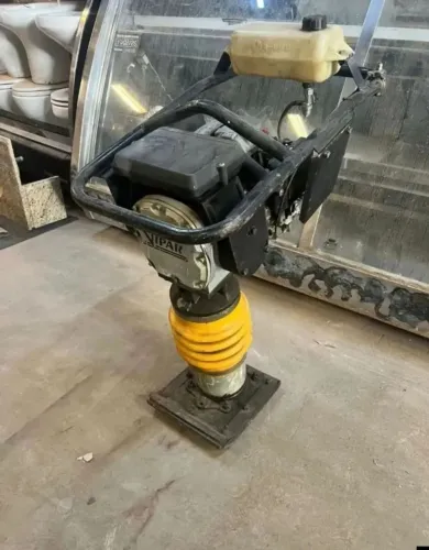 Compactador de solo ( Sapinho ) Vipart LC 70 H - Motor a gasolina 