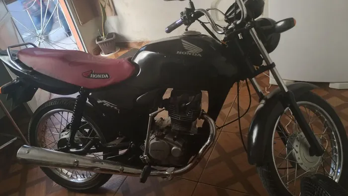 Eu comprei de leilão essa moto e bom pra quem quer sair do busão e quer ir trabalhar