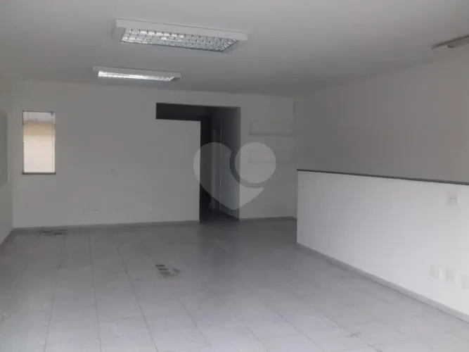 Prédio inteiro à venda em Vila nair - SP