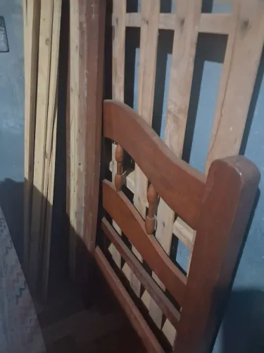 Cama de madeira solteiro