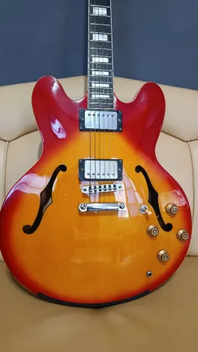 Guitarra semi acústica Benson