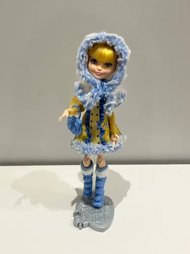 Boneca blondie epic winter ever after high mattel