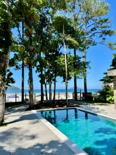 Casa Frente ao mar à Venda na praia de Juquehy em condomínio fechado