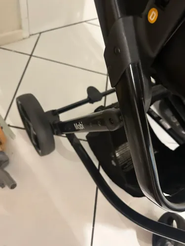 Vendo carrinho e bebê conforto