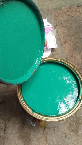 4 latas de tinta verde 