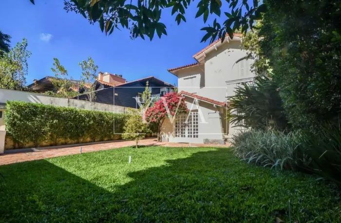 Casa com 250 m², 3 quartos sendo 1 suíte para alugar no bairro Jardim Europa.