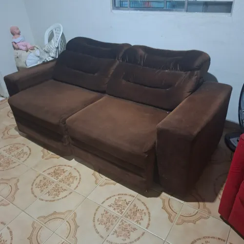 Sofá de dois lugares..