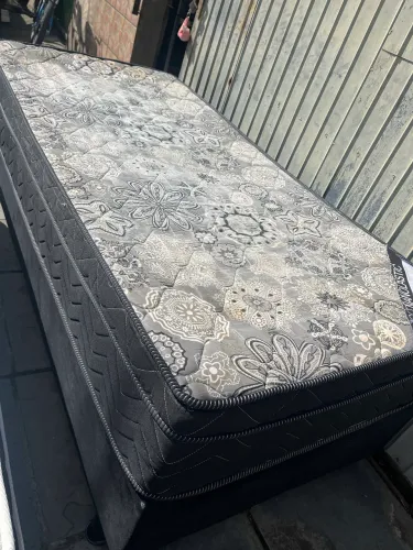 Cama box solteiro com colchão de espumas