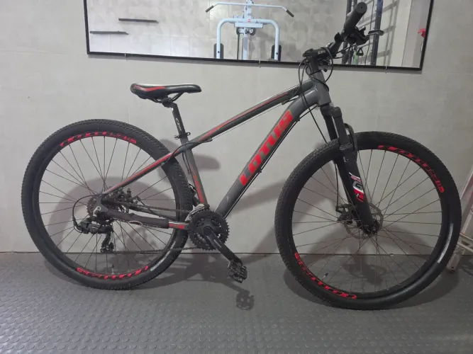 Bicicleta MTB Lotus