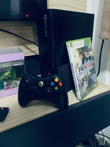 XBOX360 Super Slim totalmente original, só aberto para limpeza