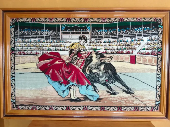 Vendo quadro em tapeçaria, como dura em madeira, com as medidas de 1,70 m x por 1,14 m