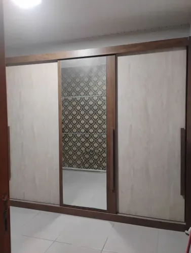 Guarda roupa casal medindo 55cm de profundidade, 2,50 comprimento x 2,20 de altura