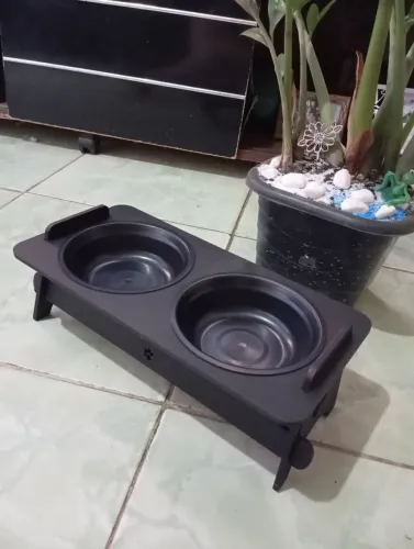 Comedouro prá gatos e cachorros novo