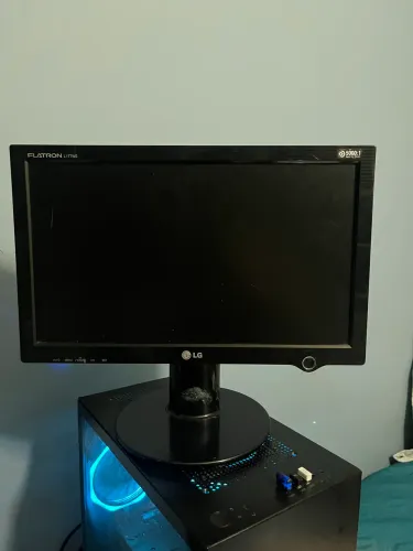Monitor LG Funcionando Perfeitamente (Acompanha Cabos) - Ótimo Estado