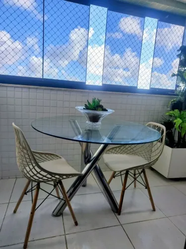 Mesa de jantar redonda com tampo de vidro e pés 100% em aço inoxidável 