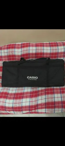 Teclado Casio.