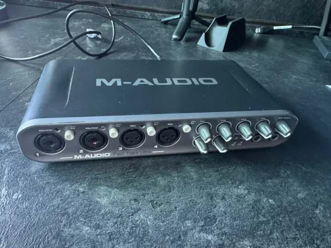 PLACA DE ÁUDIO M-AUDIO FAST TRACK ULTRA - PROFISSIONAL