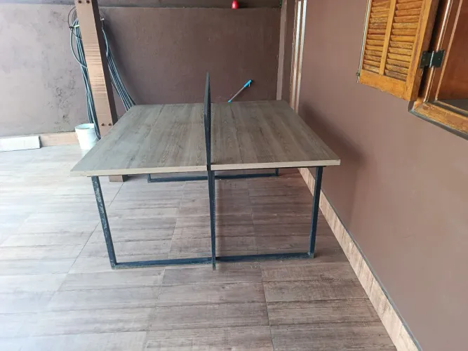 Vendo ou troco mesa com tampo de MDF