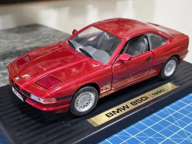BMW 850i Vinho 1:18 - Maisto