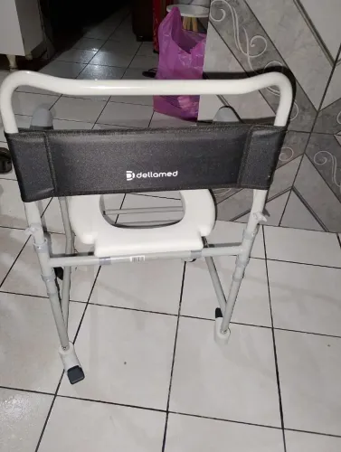 Cadeira de banho seme nova , ela só foi usada 3 dias