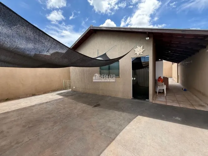 Casa à venda no Residencial Morumbi, Uberaba - 2 dormitórios, 3 garagens
