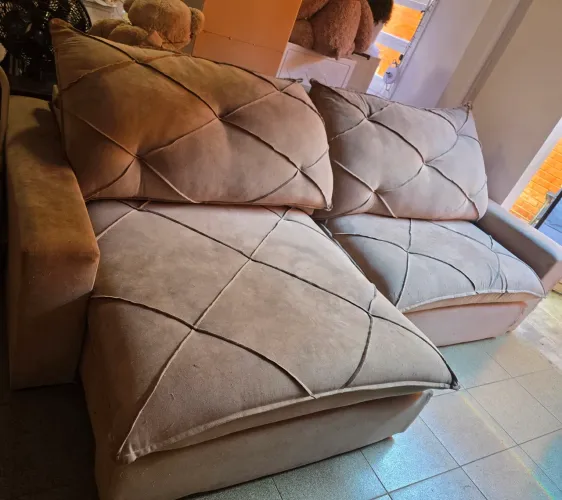 Sofá com Chaise Retrátil, Reclinável 1ano e meio de uso, espuma firme, apenas higienizar