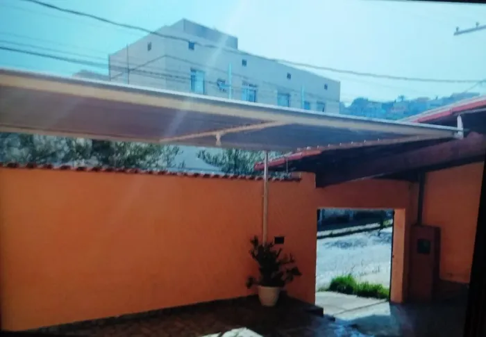 Vende- se uma cobertura para carro