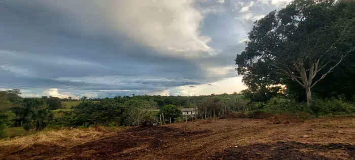 Sitio com Igarapé