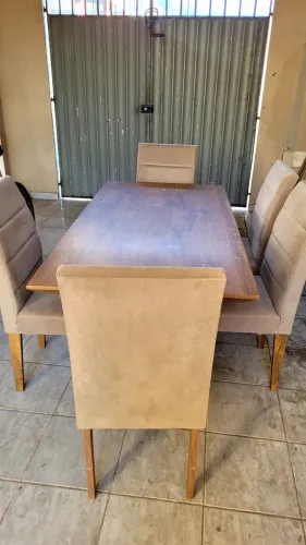Mesa com 6 cadeiras