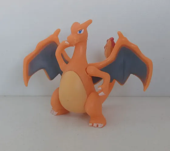 BONECO ACTION FIGURE MINIATURA POKEMON CHARIZARD