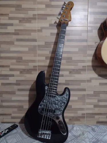 Baixo Fender deluxe 5 cordas