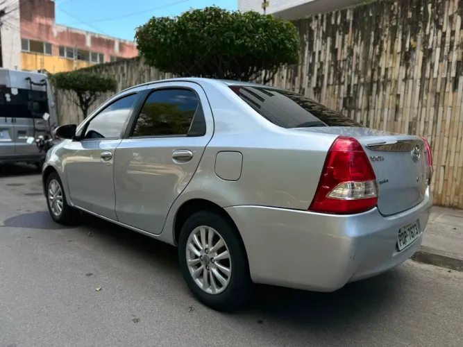 Toyota Etios XLS Sedan 1.5 Flex 16V 4P Mec. 2015