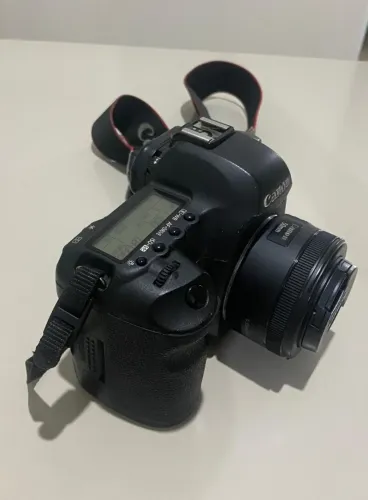 Câmera Canon com lentes, flash e acessórios. Leia a Descrição 