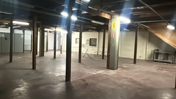 Oportunidade - Galpão Comercial - Jacareí - Parque Itamarati - 450m².