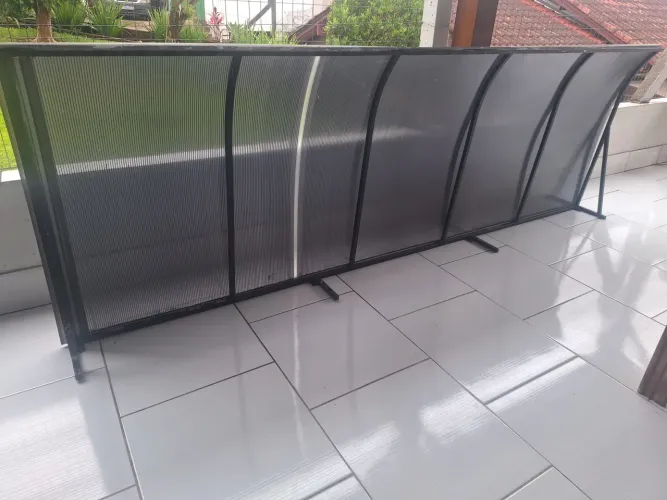 Toldo de ferro com acabamento em Acrílico 1.00 X 3.00