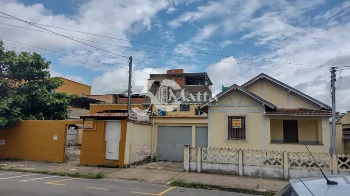 Casa com 4 dormitórios à venda por R$ 800.000,00 - Benfica - Juiz de Fora/MG