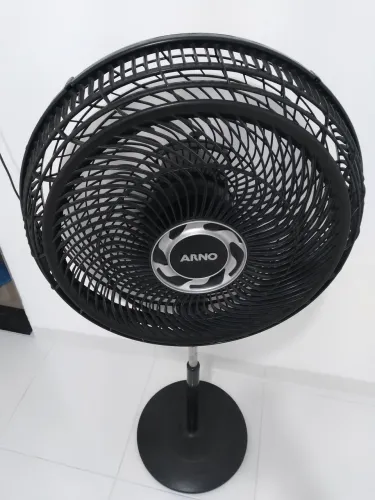 Ventilador Arno 40CM de coluna funcionando perfeitamente nada quebrado nem danificado