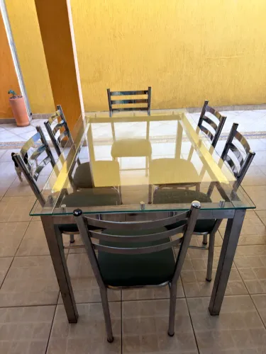 Mesa inox tampo de vidro com cadeira