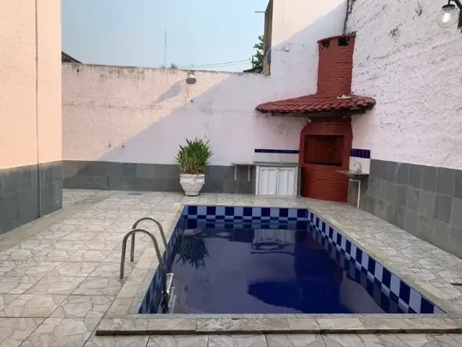 CASA COM PISCINA NO DOM PEDRO